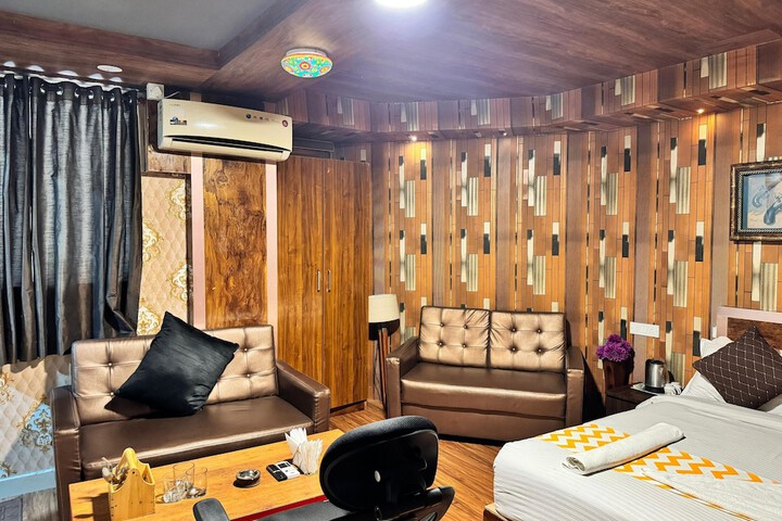 Room 50 of 63