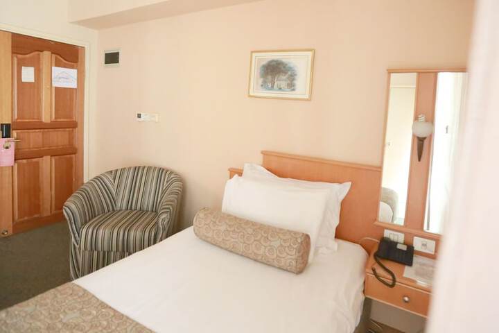 Room 30 of 86