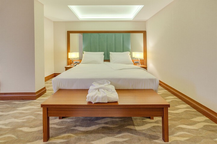 Room 12 of 37