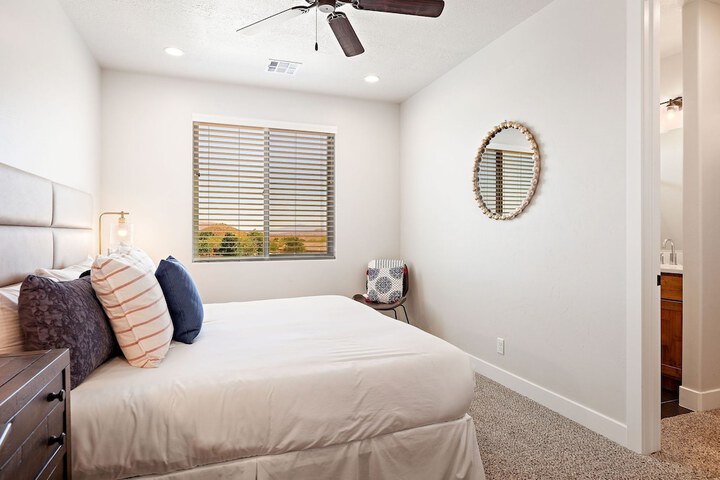 Room 4 of 54
