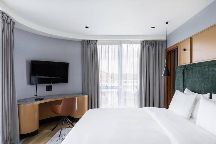 Room 60 of 228