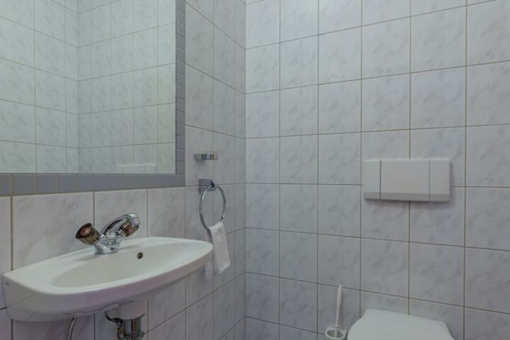 Room 19 of 28