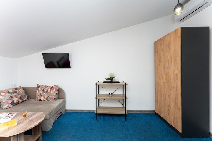 Room 123 of 175