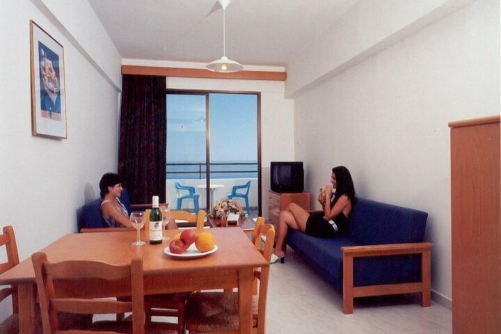 Room 10 of 30