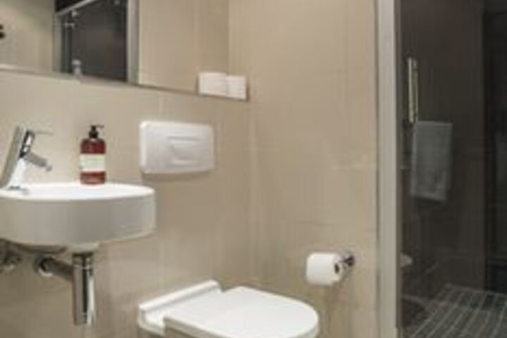 Room 3 of 35