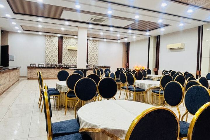 Ballroom/Hall 24 of 25
