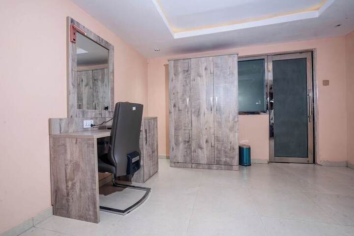Room 8 of 25