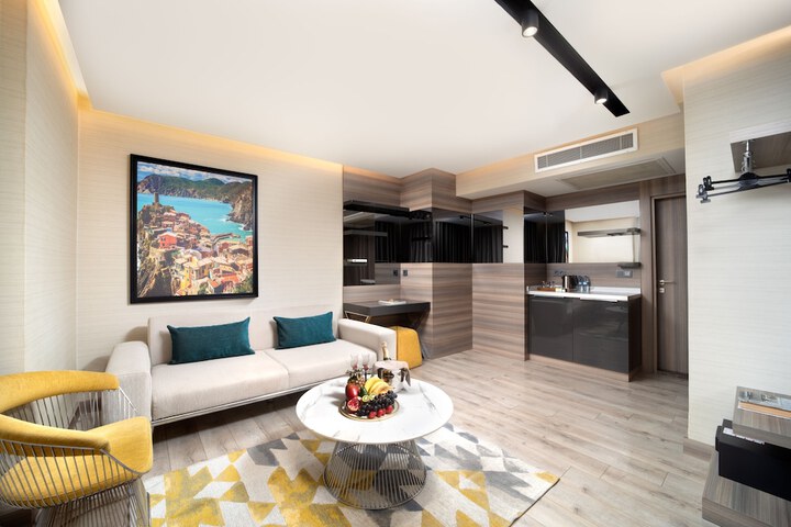 Room 33 of 62