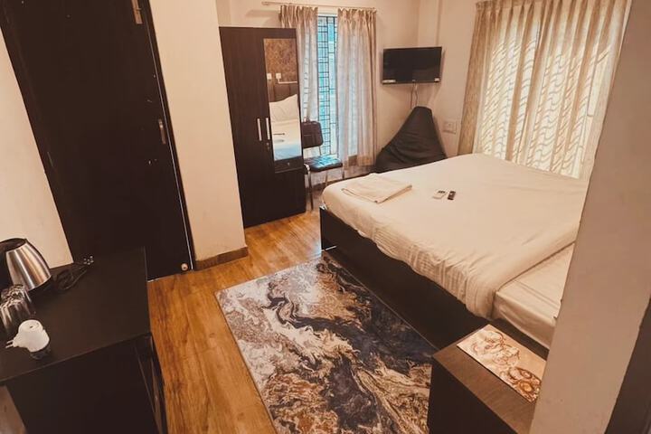 Room 13 of 33
