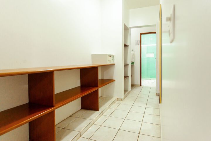 Room 38 of 108