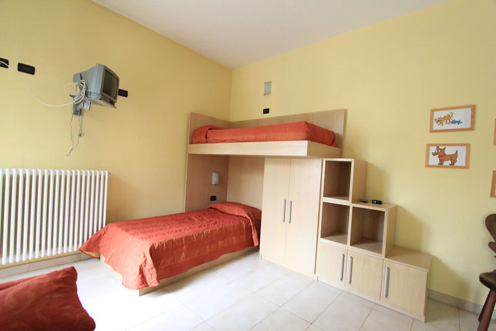 Room 5 of 10