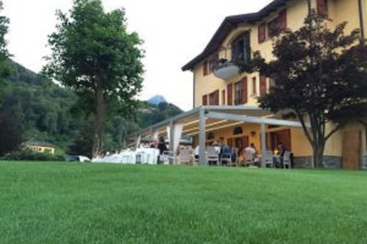Hotel Exterior 43 of 51