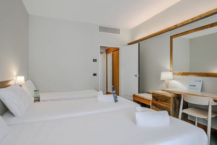 Room 43 of 97