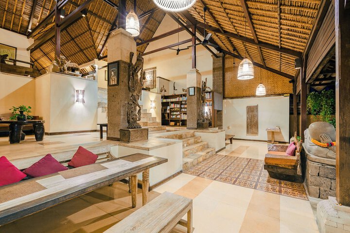Entrance & Lobby
