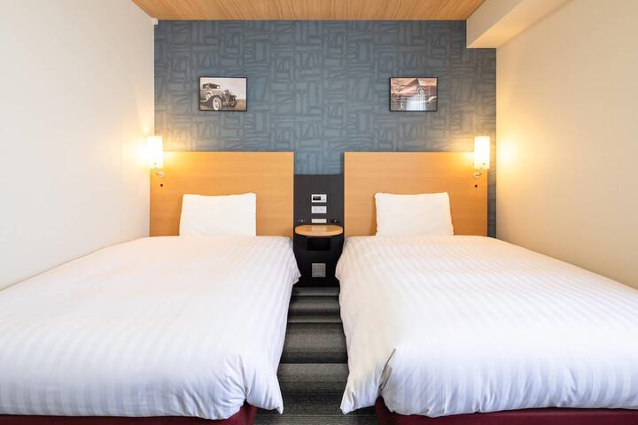 Room 10 of 48