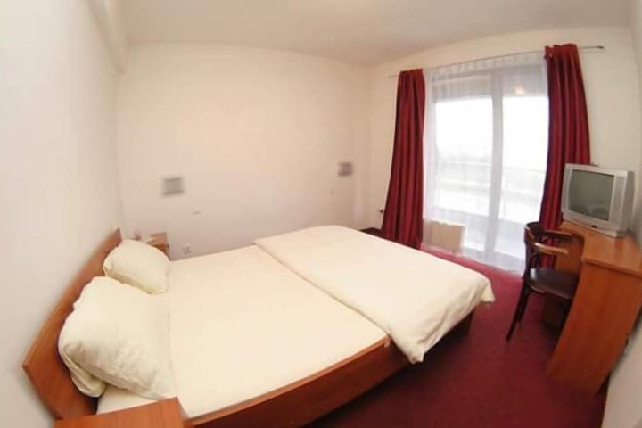 Room 9 of 20