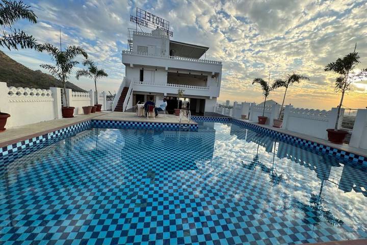 Pool 23 of 43