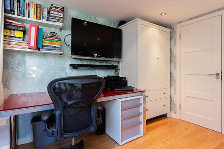 Room 2 of 8