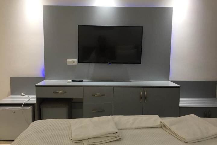 Room 11 of 48
