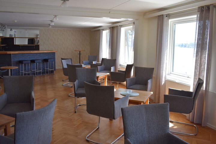 Lounge 59 of 66