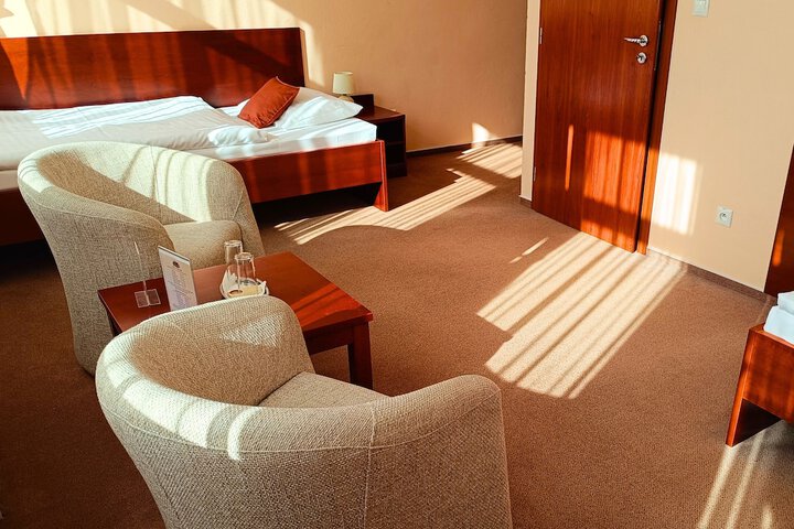 Room 18 of 90