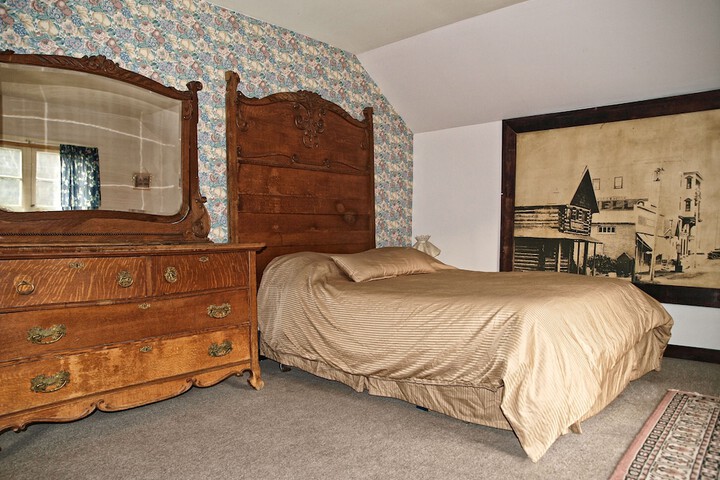 Room 7 of 73