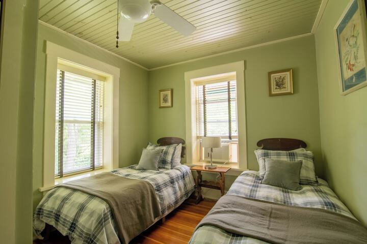 Room 10 of 90