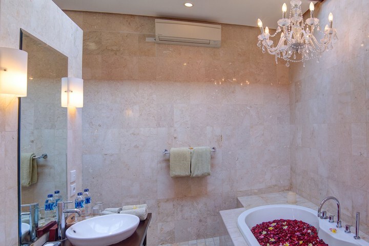 Room 14 of 20