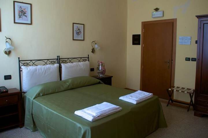 Room 5 of 34