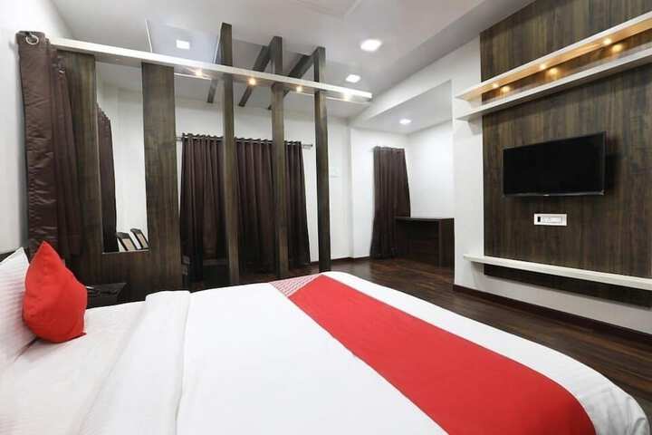 Room 5 of 8