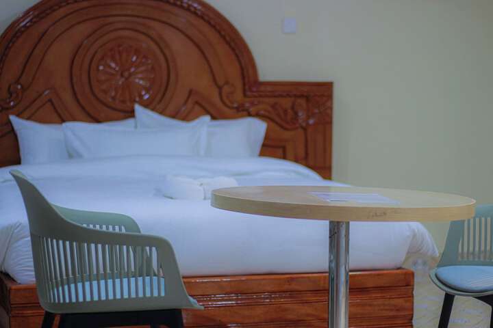 Room 4 of 112