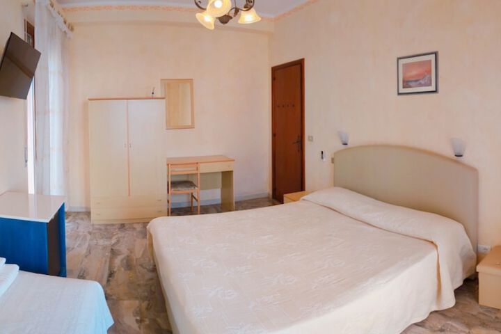 Room 26 of 204