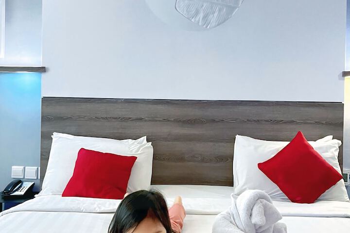 Room 16 of 122