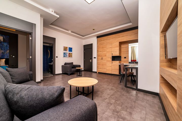 Room 4 of 50