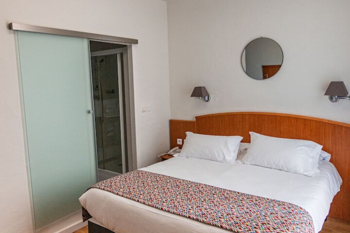 Room 14 of 66