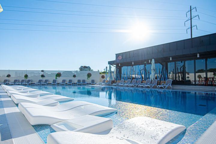 Pool 21 of 41