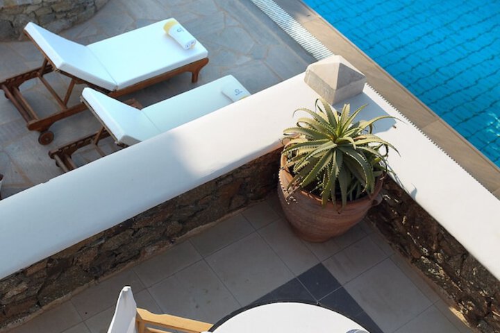 Hotel Pool