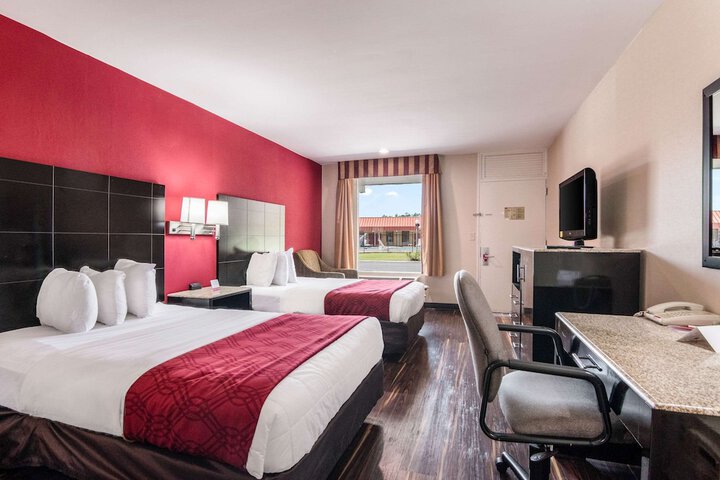 2 Double Beds (1 of 9)