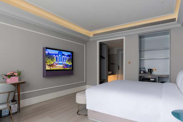 Room 14 of 40