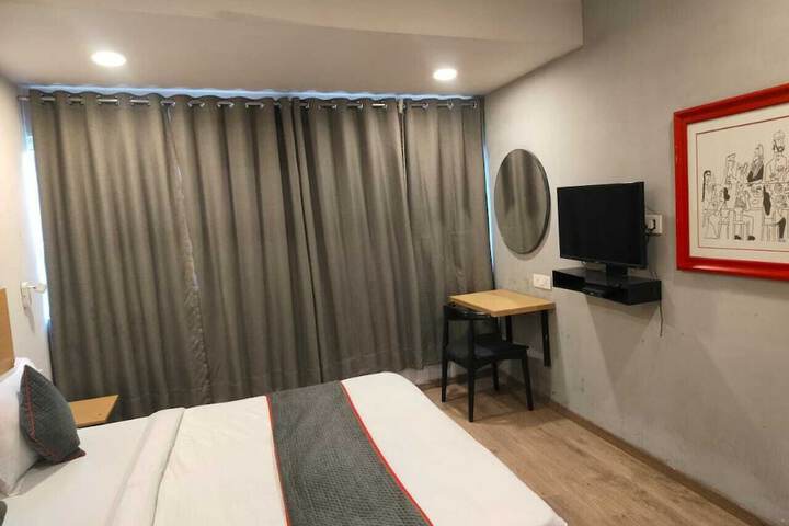 Room 8 of 13