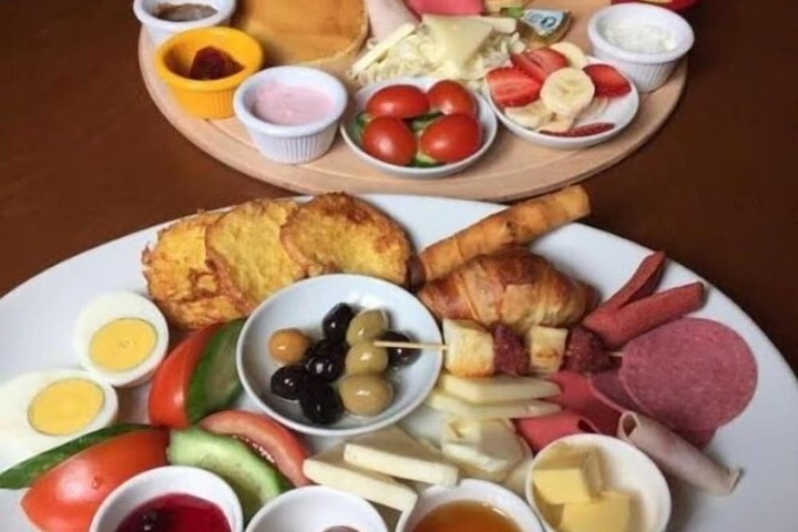 Breakfast/Coffee Service 64 of 79