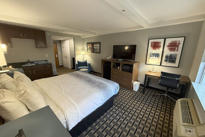 1 King Bed (9 of 25)