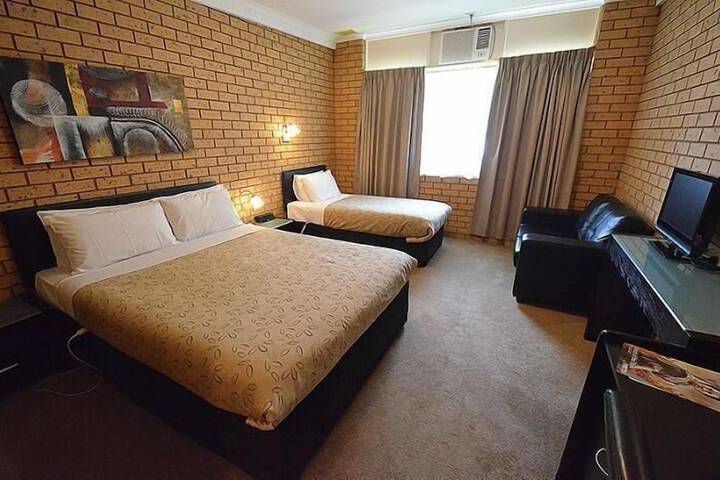 Room 9 of 22