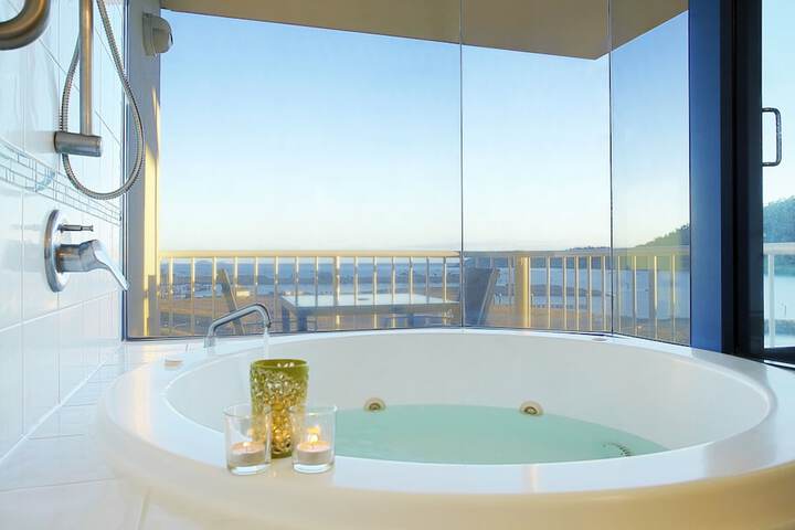 Hot Tub 12 of 28