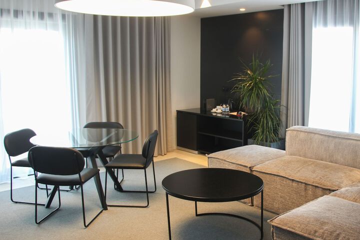 Room 16 of 127