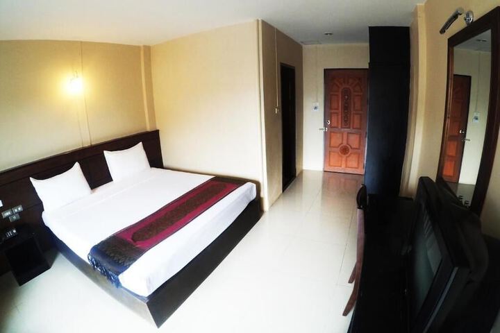 Room 9 of 23