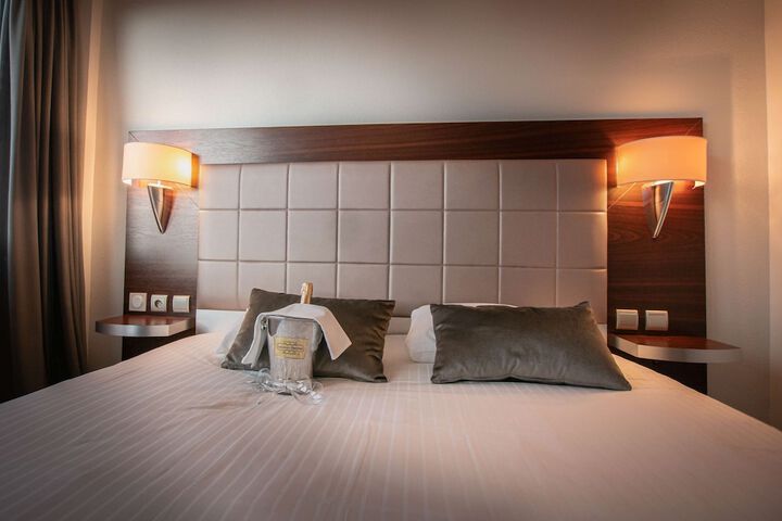 Room 40 of 136