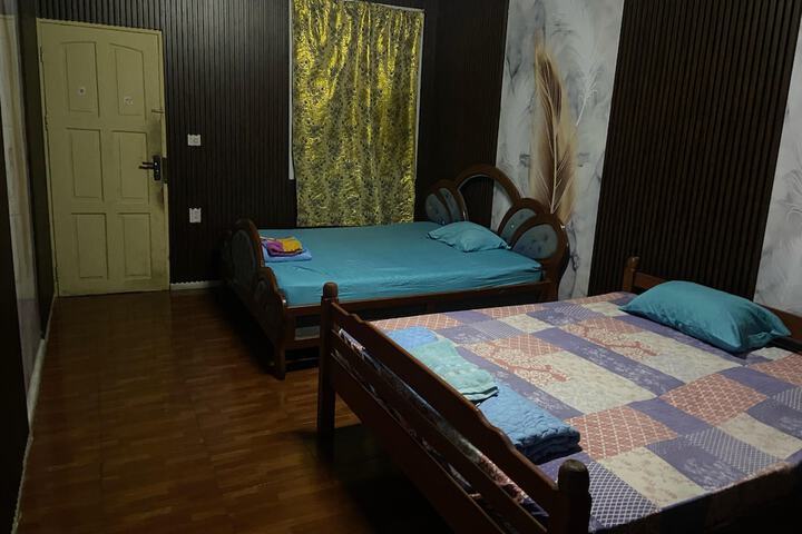 Room 5 of 8