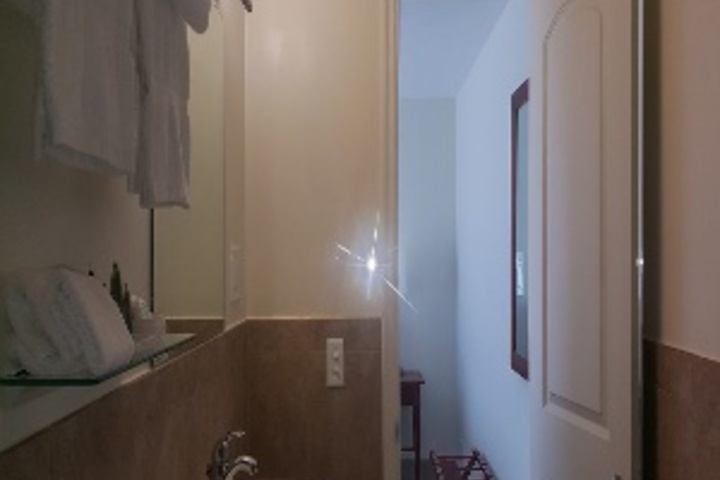 Room 403 of 695