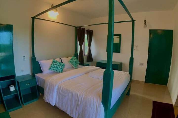 Room 2 of 6